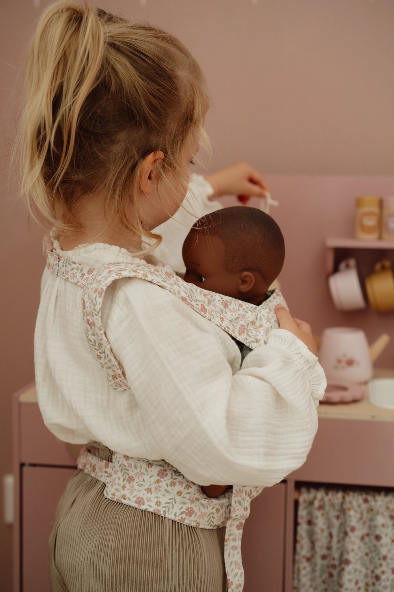 Little Dutch Puppentrage Soft Flowers – für Lily & Noa Puppen