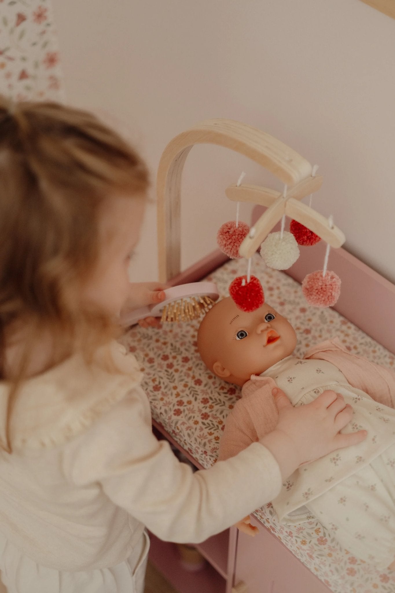 Little Dutch Puppenwickeltisch – Rosa FSC