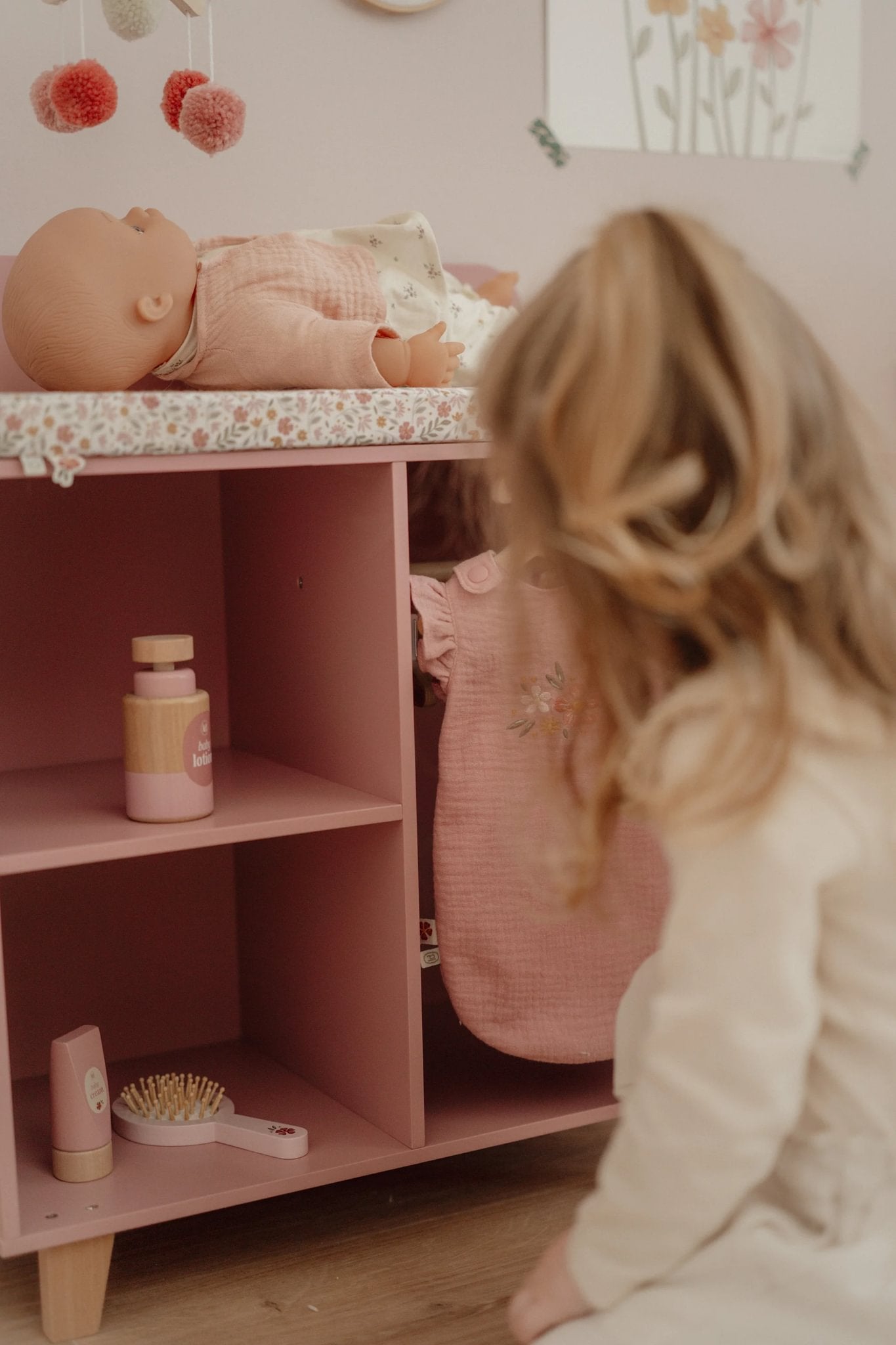 Little Dutch Puppenwickeltisch – Rosa FSC