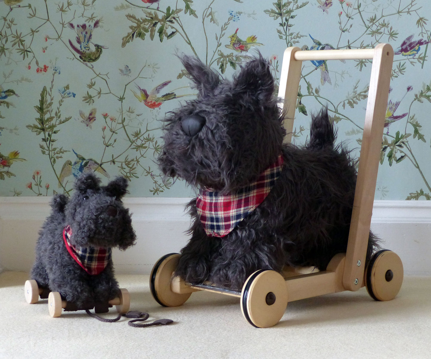 Little Bird Told Me Nachziehtier Hund Scottie