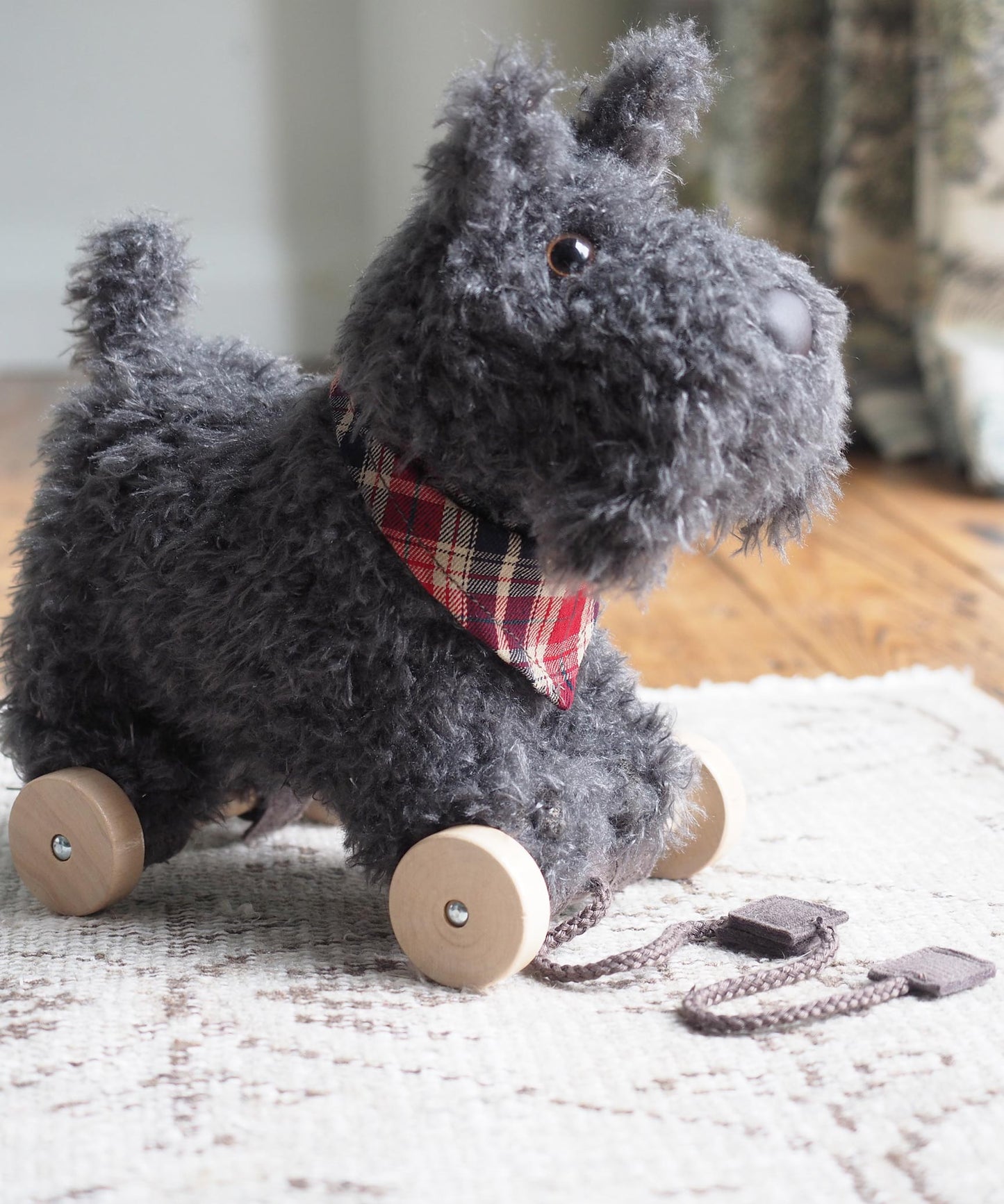 Little Bird Told Me Nachziehtier Hund Scottie