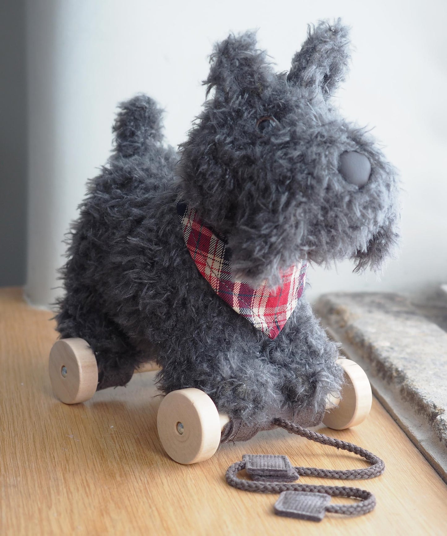 Little Bird Told Me Nachziehtier Hund Scottie